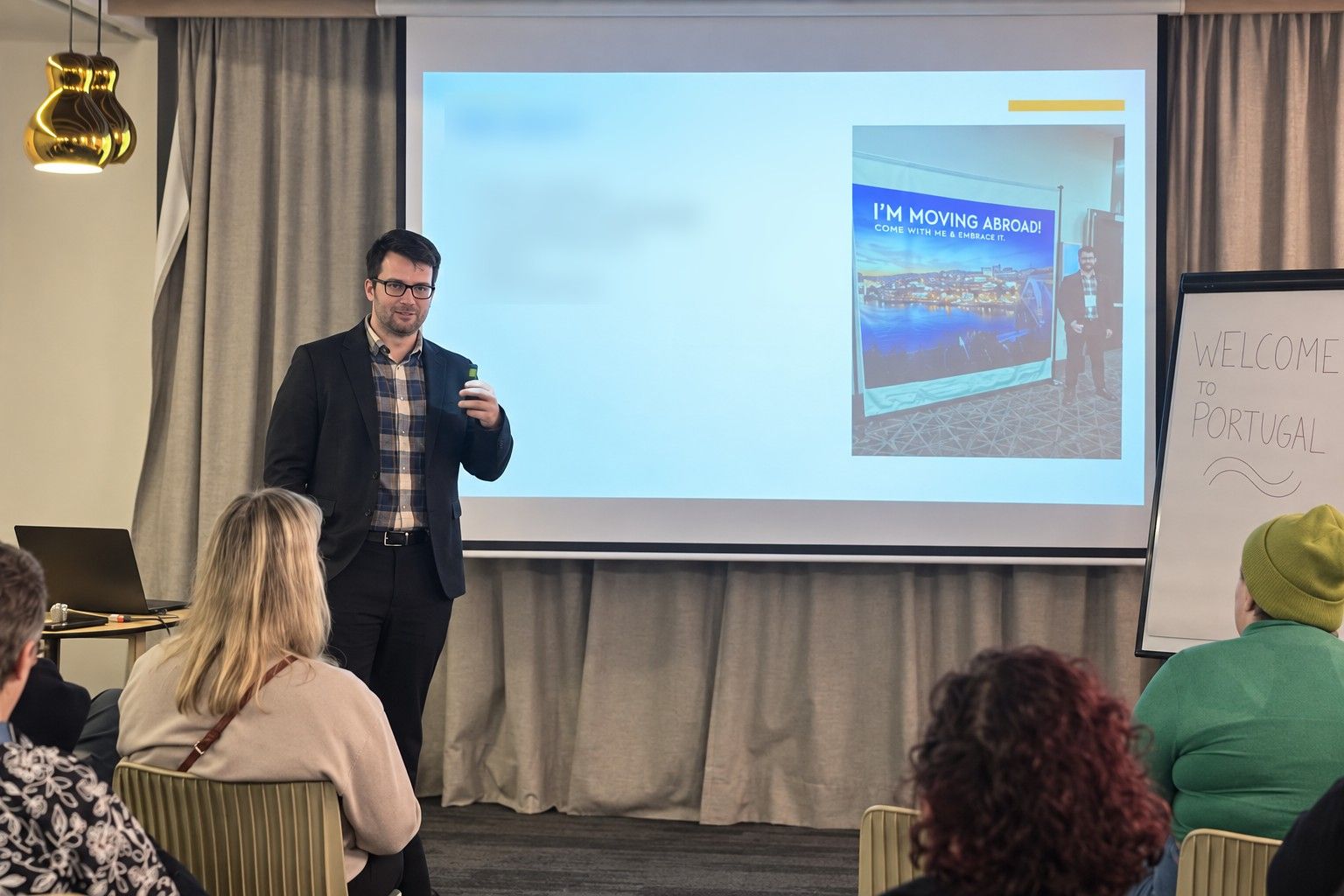 Victor Calegare a dar um workshop sobre a mudança para Portugal